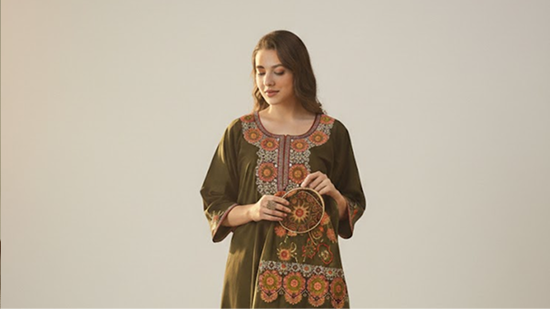 The Timeless Beauty of Resham Embroidery: A Blend of Tradition  and Innovation