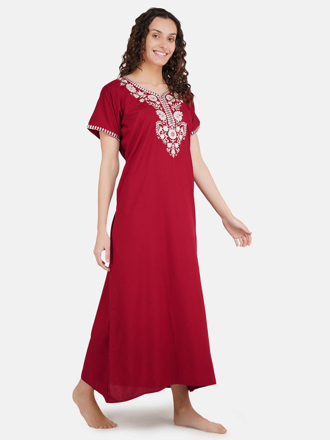 White Six Floral Embroidered Nightgown