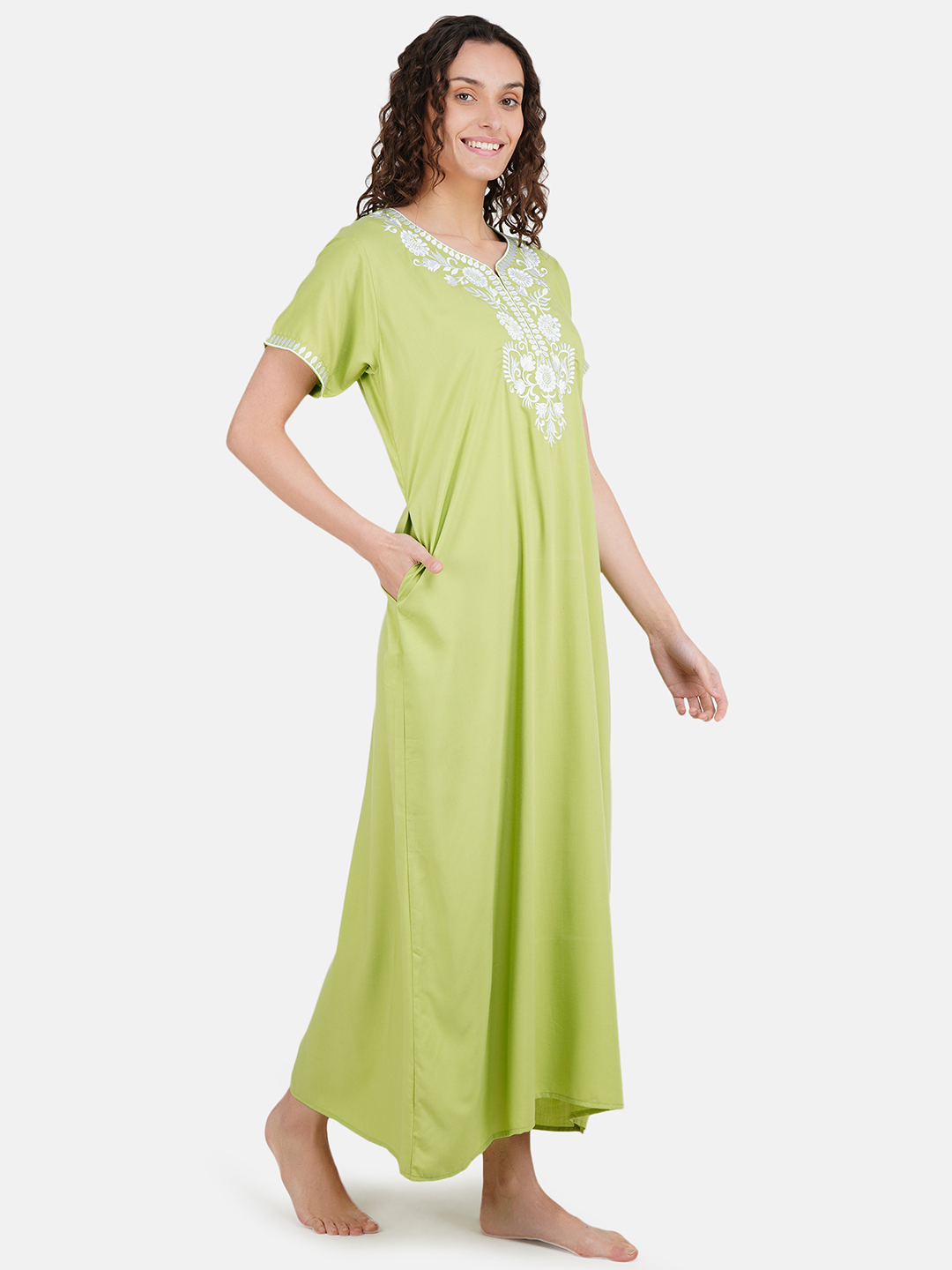 White Six Floral Embroidered Nightgown