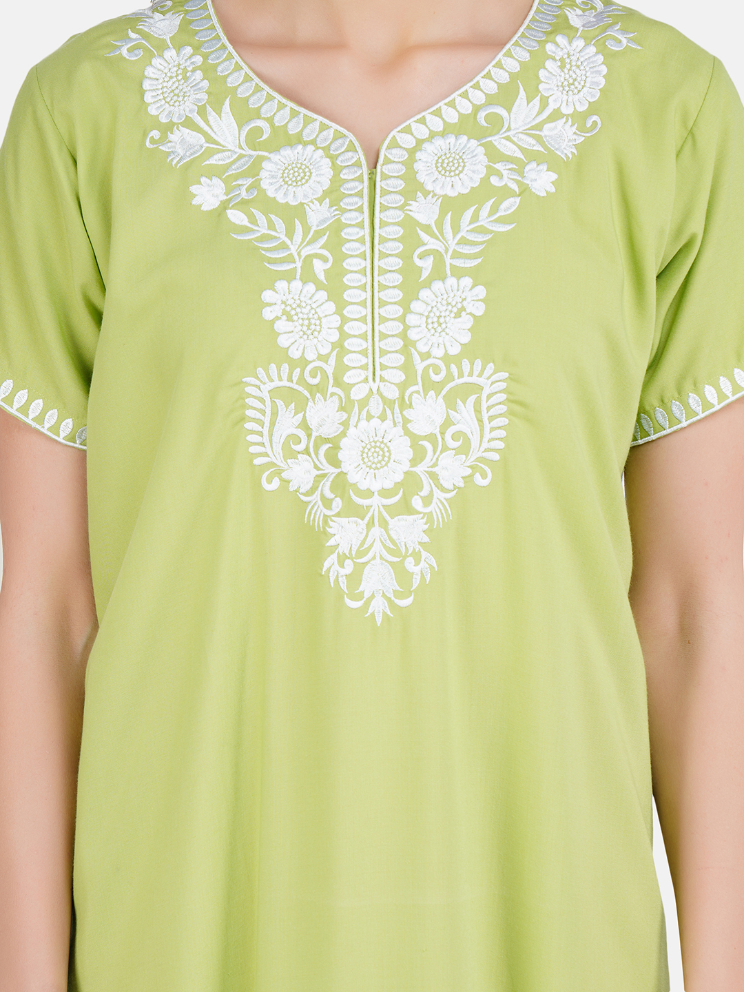 White Six Floral Embroidered Nightgown