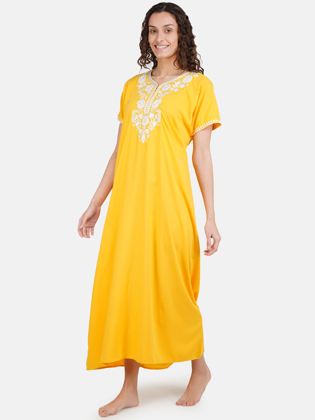 White Six Floral Embroidered Nightgown
