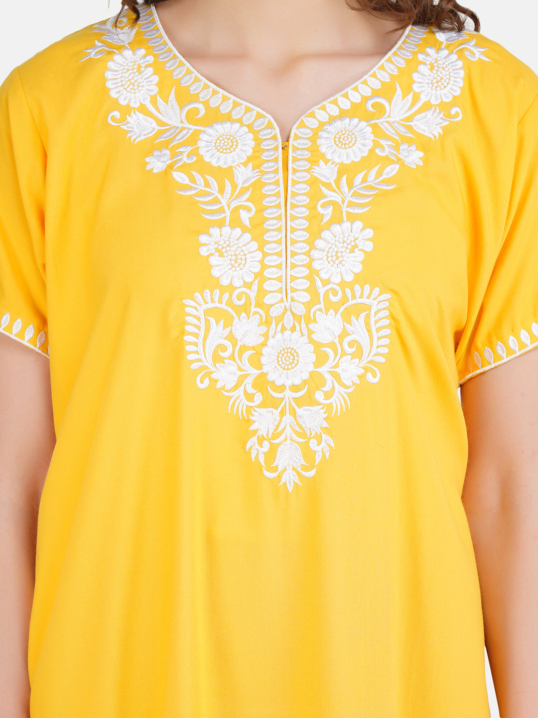 White Six Floral Embroidered Nightgown
