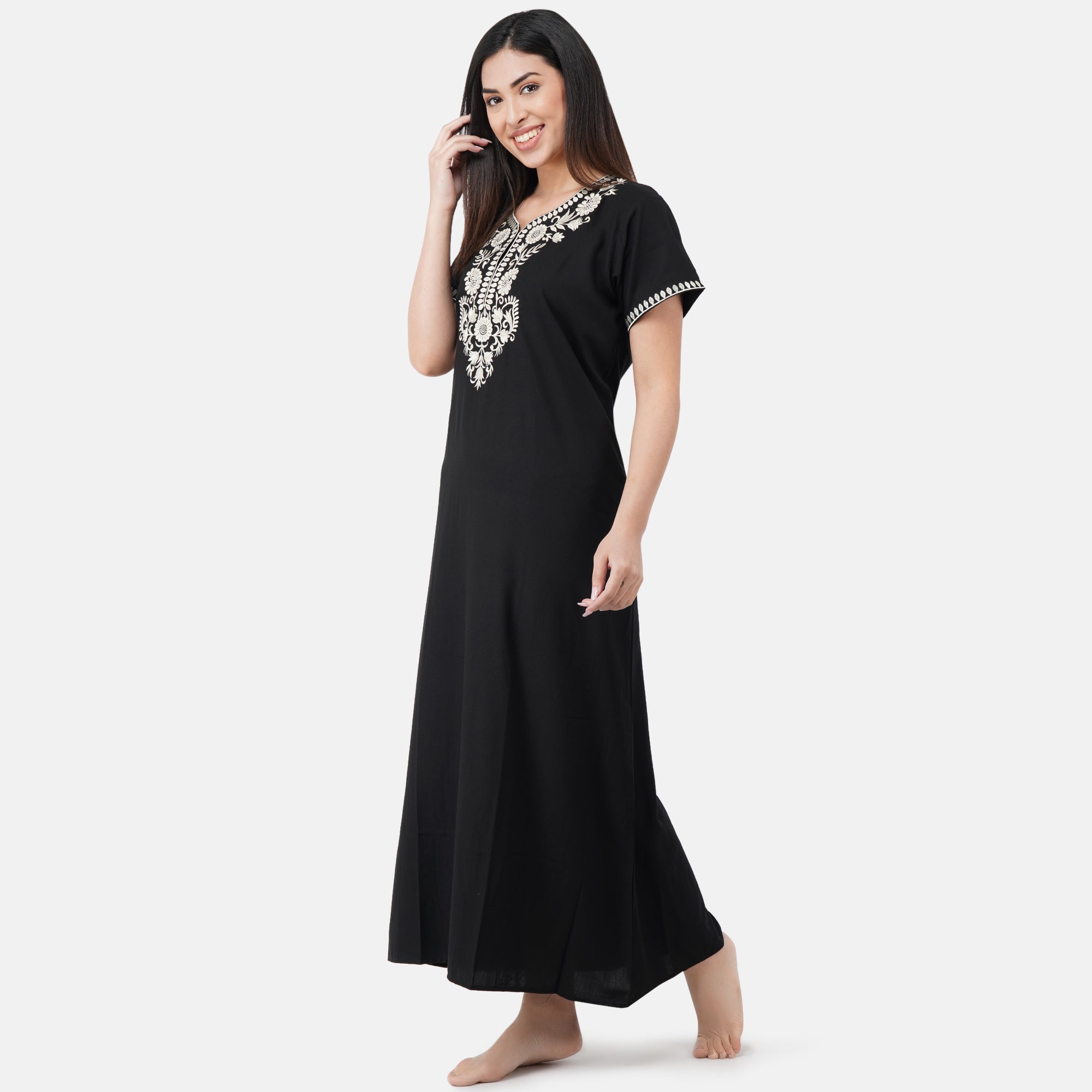 White Six Floral Embroidered Nightgown
