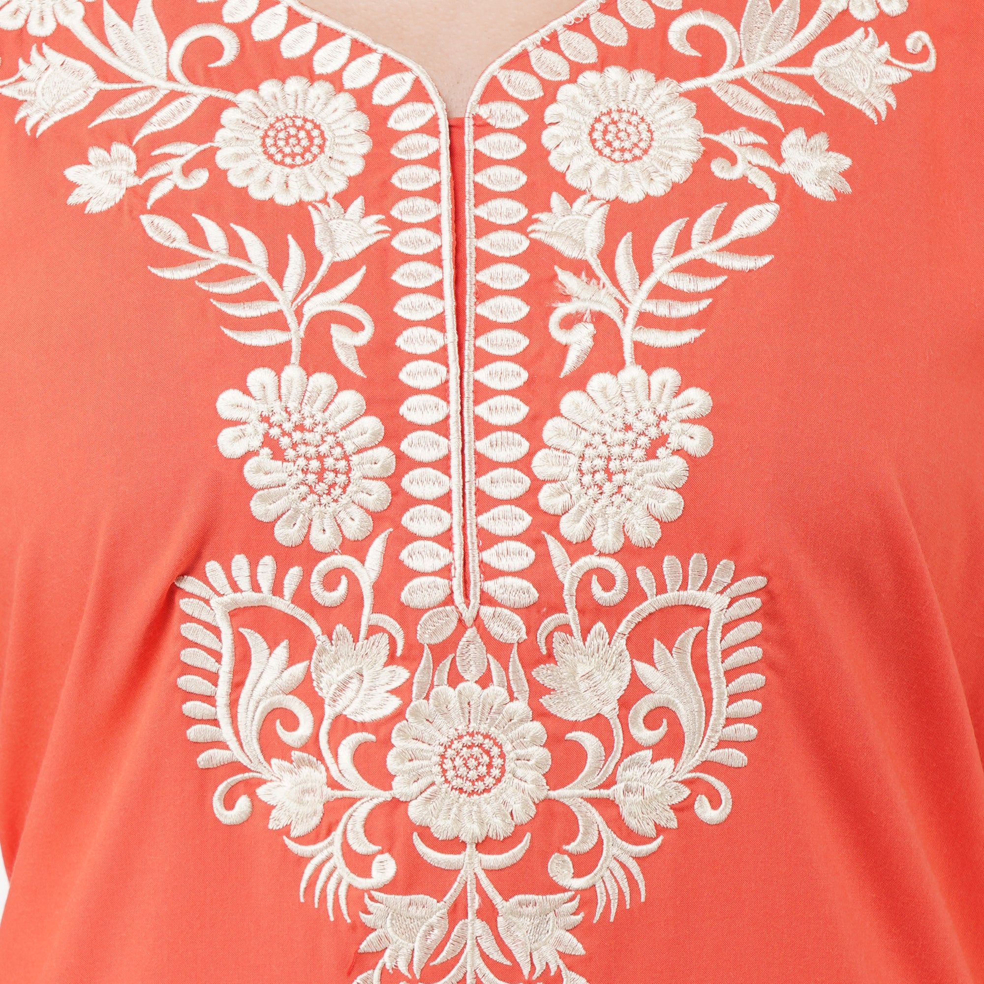 White Six Floral Embroidered Nightgown