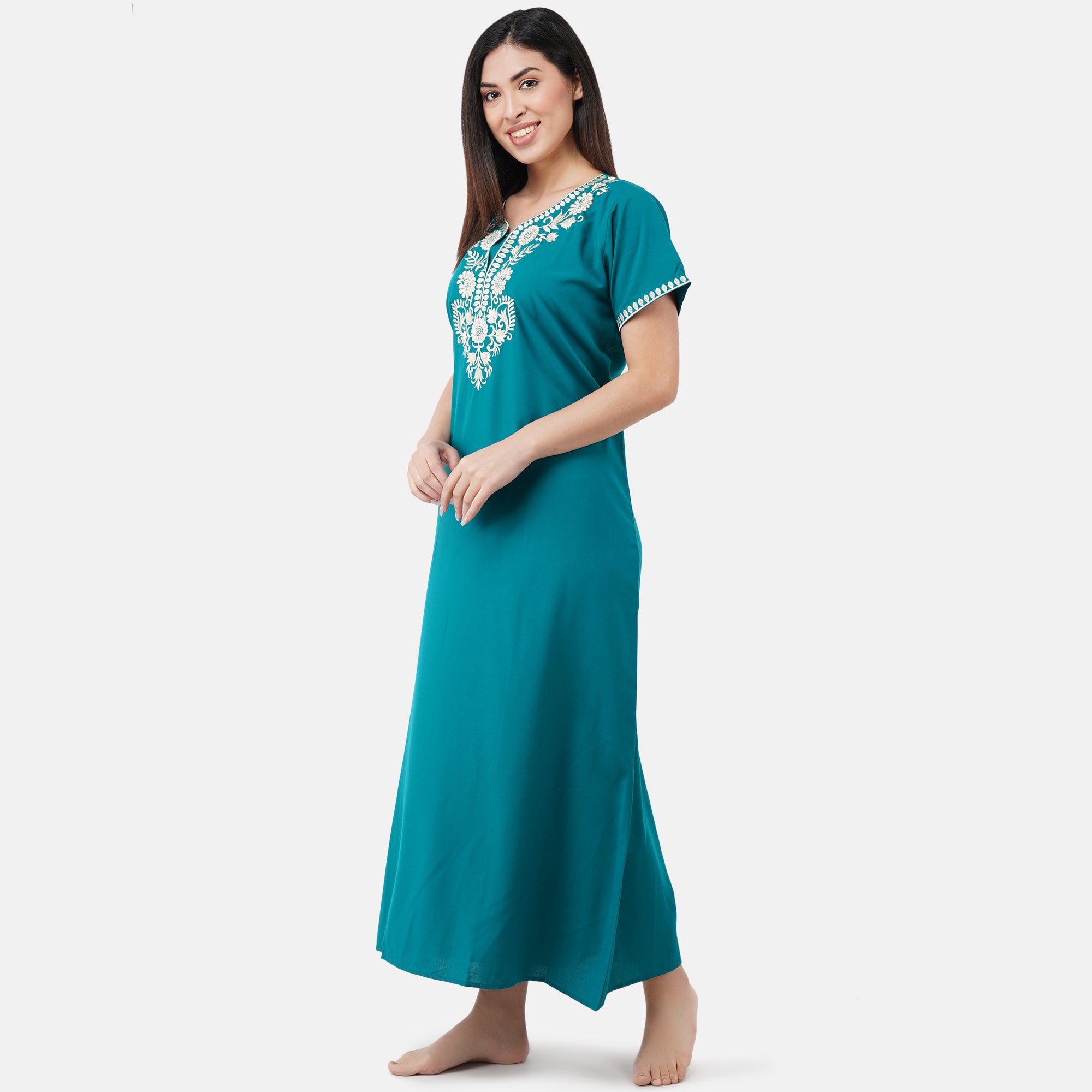 White Six Floral Embroidered Nightgown