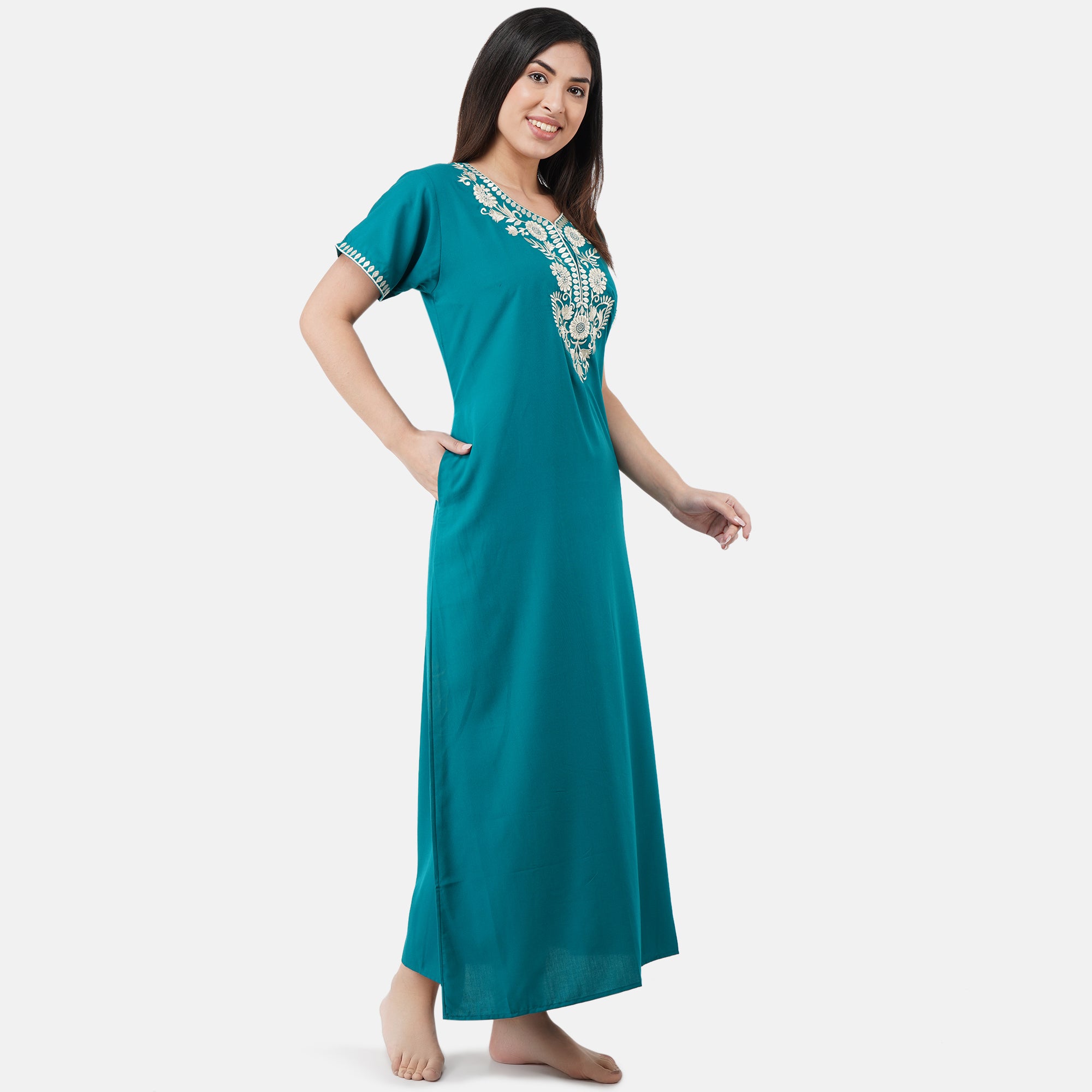 White Six Floral Embroidered Nightgown