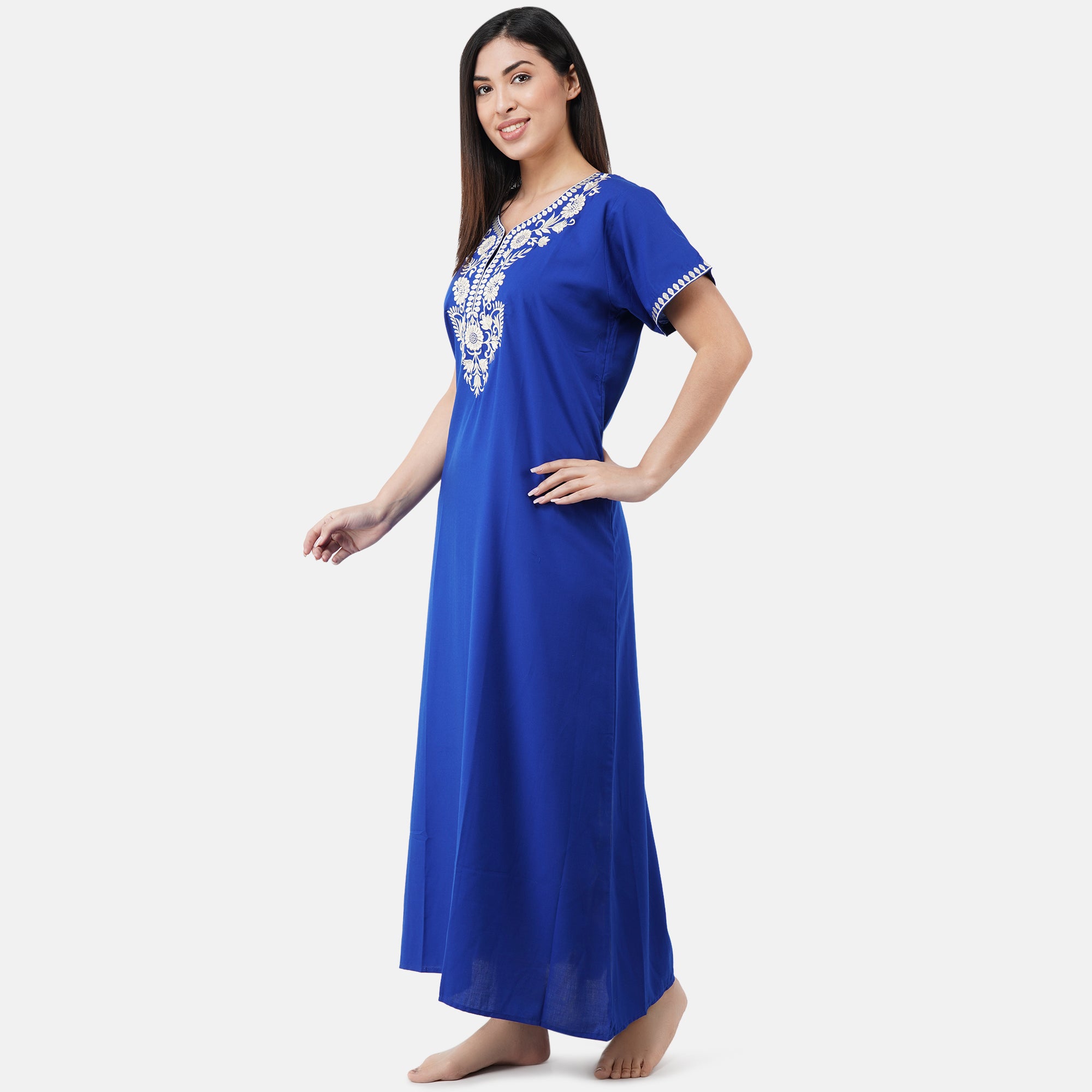 White Six Floral Embroidered Nightgown