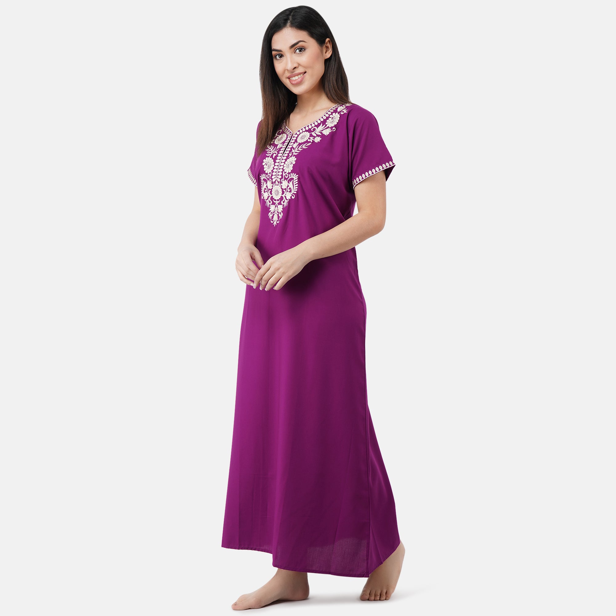 White Six Floral Embroidered Nightgown