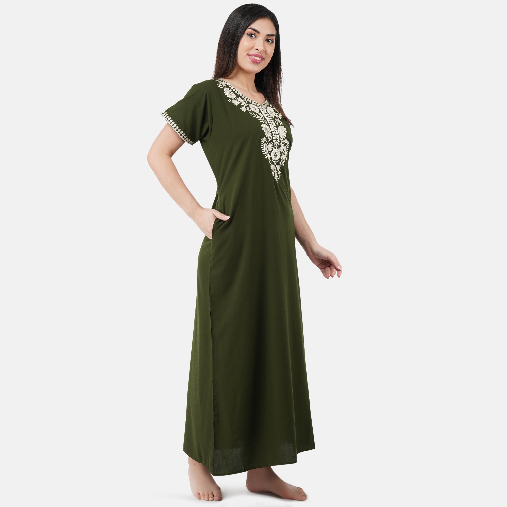 White Six Floral Embroidered Nightgown