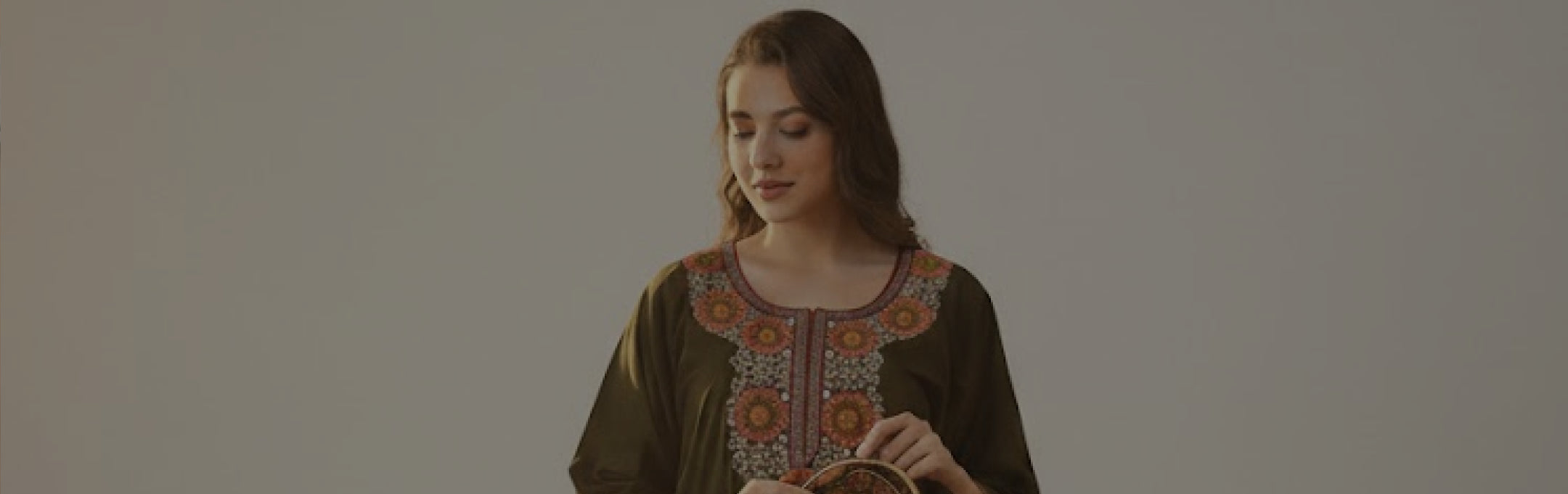 The Timeless Beauty of Resham Embroidery: A Blend of Tradition  and Innovation
