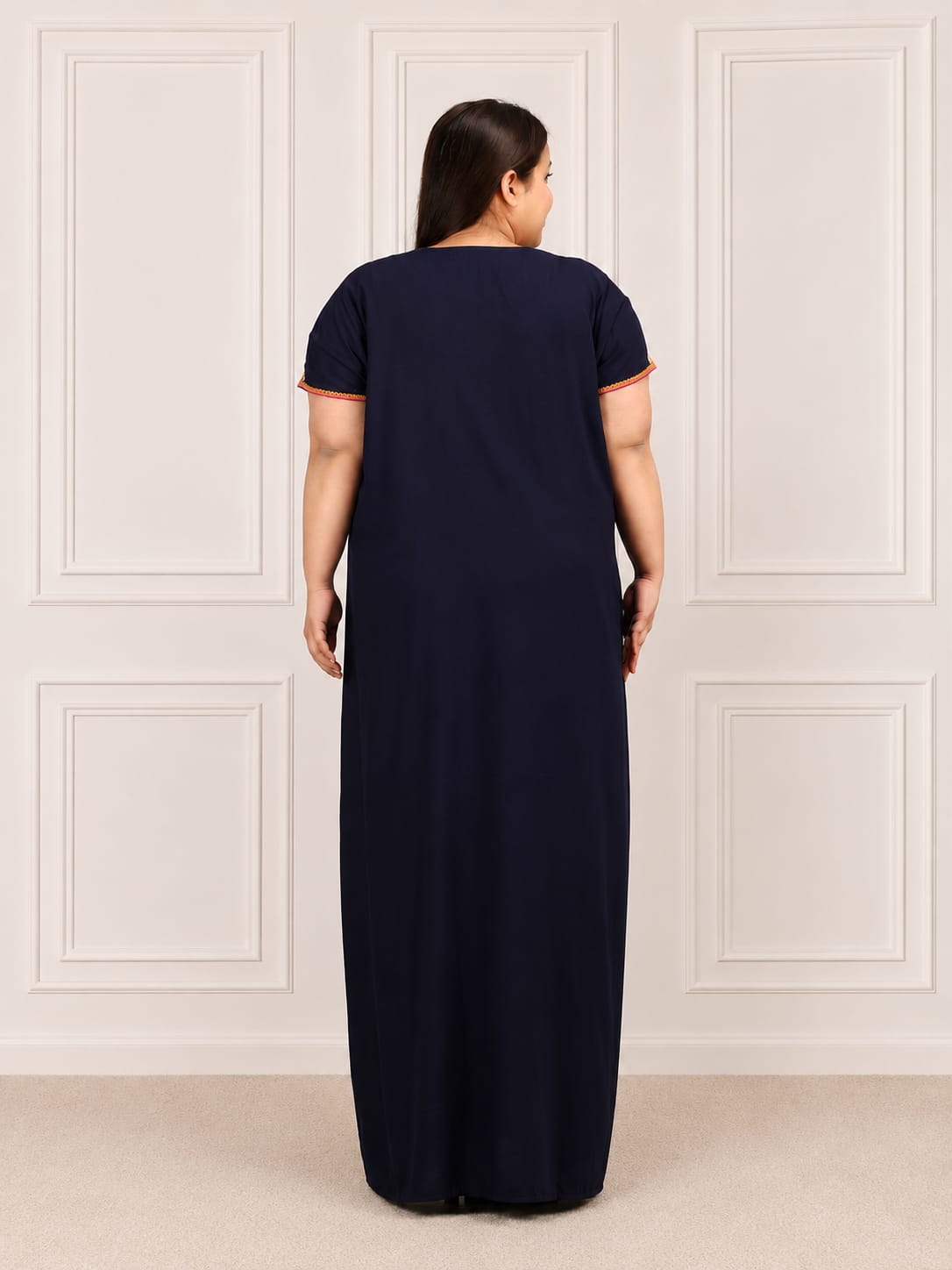 Abhlaline contrast Embroidered Nightgown
