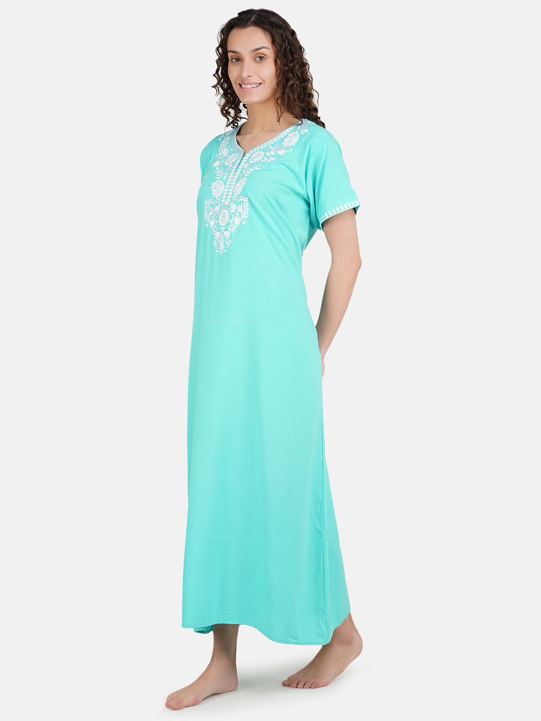 White Six Floral Embroidered Nightgown